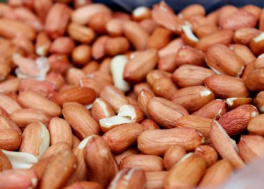 Kavrulmuş fıstık sokak piyasada bir sürü