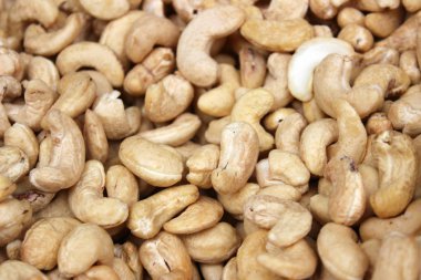 Kavrulmuş kaju fıstığı sokak piyasada bir sürü