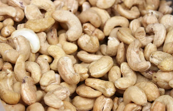 Kavrulmuş kaju fıstığı sokak piyasada bir sürü