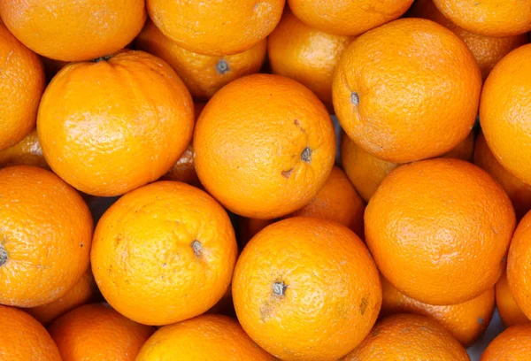 Naranjas ecológicas saludables en el mercado — Foto de Stock