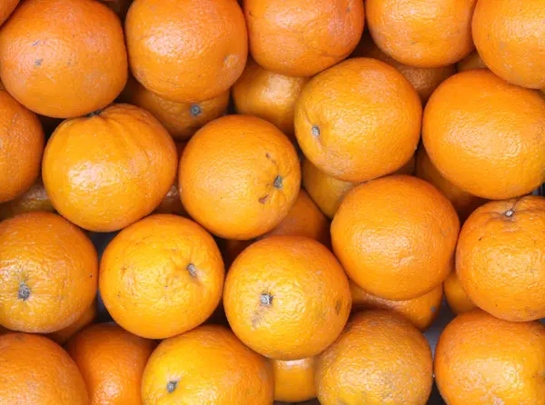 Naranjas ecológicas saludables en el mercado — Foto de Stock