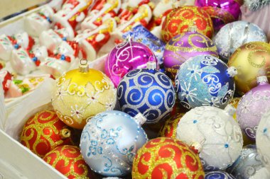Diğer Noel süsleri ve oyuncaklar parlak topları