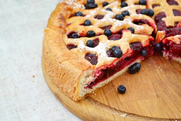 Hagyományos amerikai berry pie arany tészta — Stock Fotó