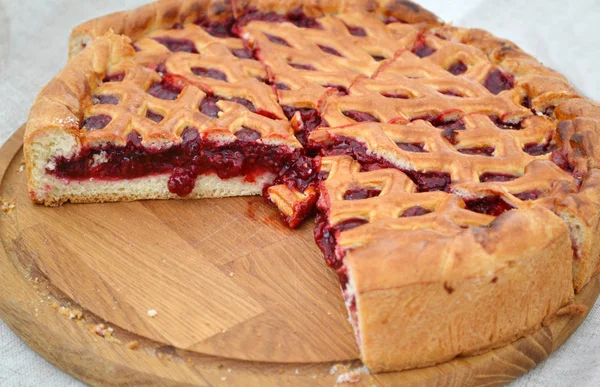 Hagyományos amerikai berry pie arany tészta — Stock Fotó