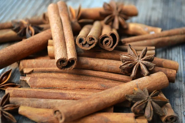 Coleção de paus de canela no mercado de rua — Fotografia de Stock