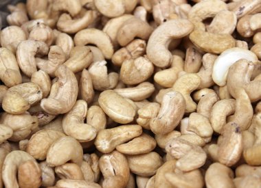 Kavrulmuş kaju fıstığı sokak piyasada bir sürü