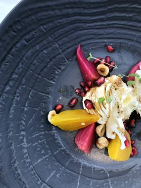 Peynirden lezzetli salata. 