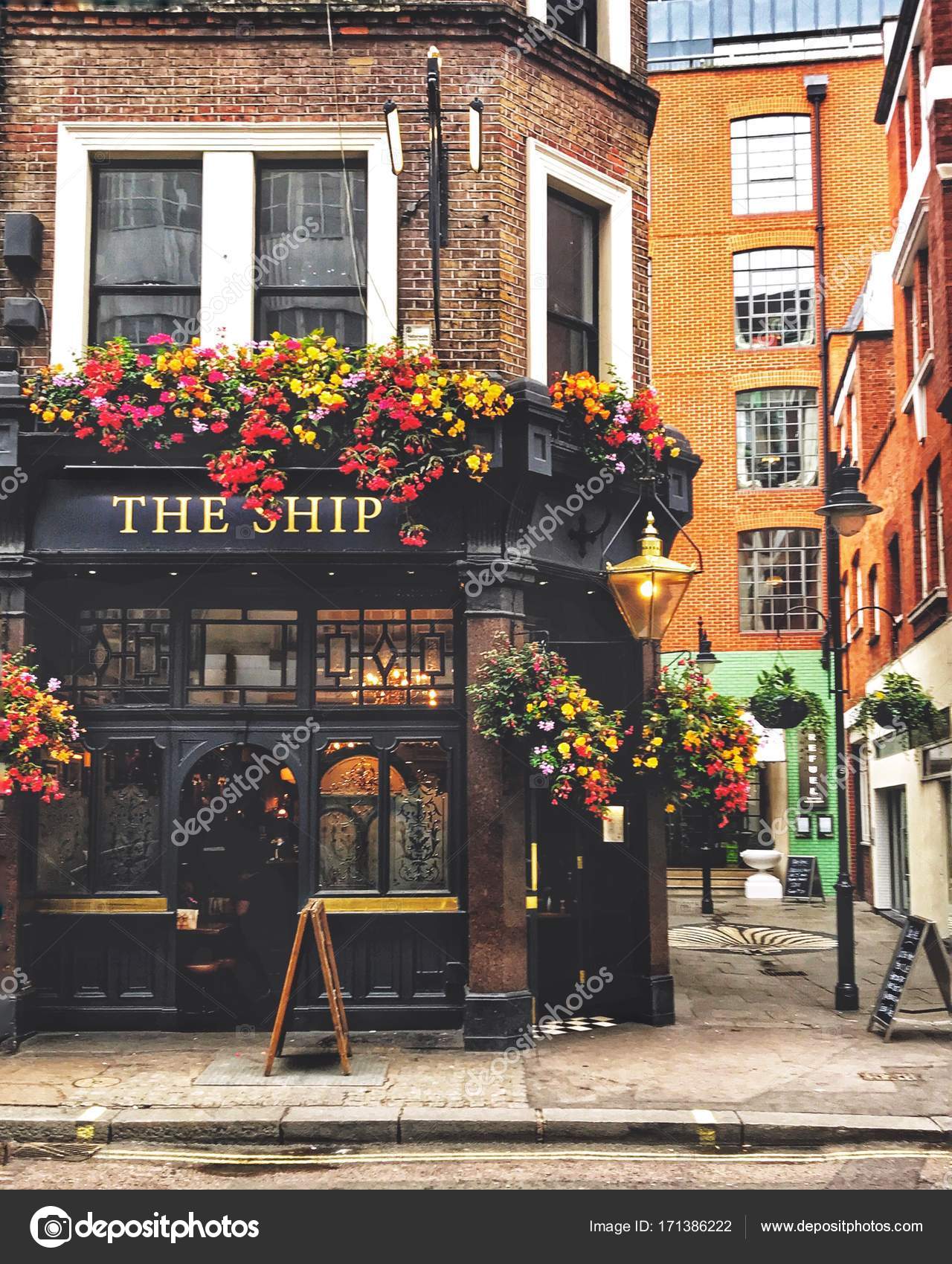 伦敦 大不列颠 2017年10月2日 伦敦的传统英语酒吧 图库社论照片 C Mariakarabella 171386222