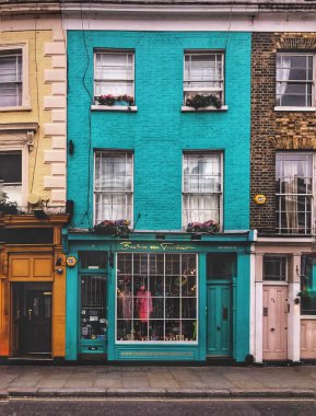 London, Büyük Britanya - 2 Ekim 2017: güzel eski binalar ve Londra sokaklarında