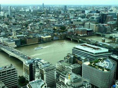 Ünlü gökdelenler ve Londra şehir görünümünü