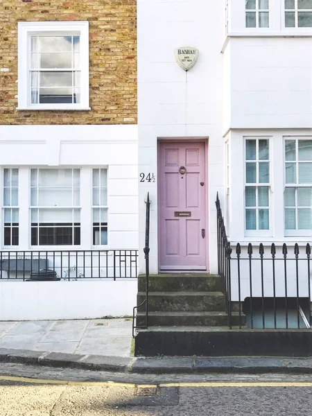 ЛОНДОН, ВЕЛИКИЙ БРИТАин - 2 ОКТЯБРЯ 2017: красивые старые здания и улицы Лондона — стоковое фото