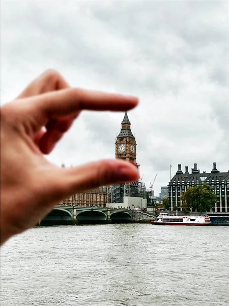 LONDRA, GRAN BRETAGNA - 2 OTTOBRE 2017: veduta della famosa torre dell'orologio Big Ben — Foto Stock