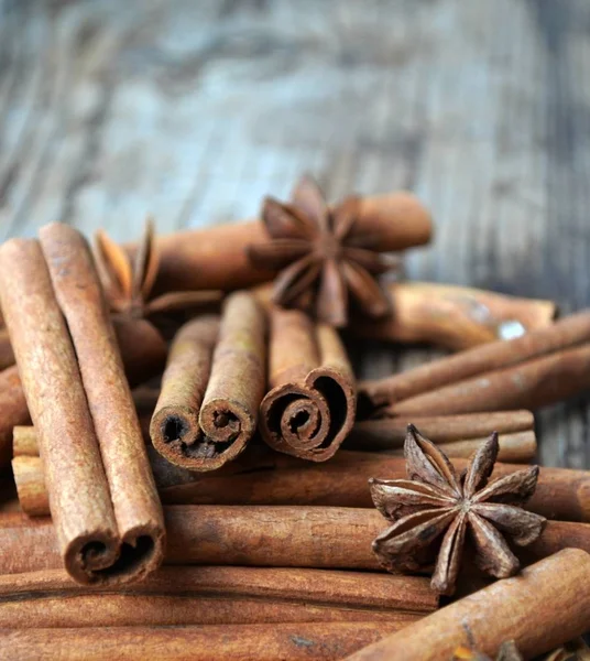 Collection of cinnamon sticks at the street market — Stock Photo, Image