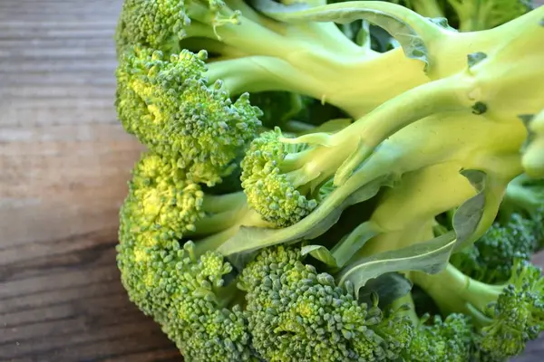 Zdravá brokolice syrové a čerstvé zelí — Stock fotografie