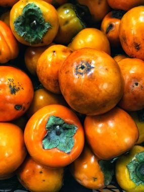 Trabzon hurması ve nar bakkal