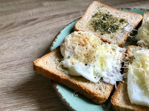 Savoureux Petit Déjeuner Anglais Composé Pain Grillé Aux Herbes Œufs — Photo