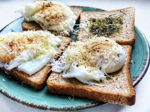 Savoureux Petit Déjeuner Anglais Composé Pain Grillé Aux Herbes Œufs — Photo