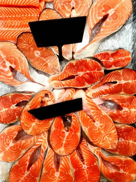 Lots Fresh Raw Salmon Steaks Ice Supermarket — Stock Photo, Image