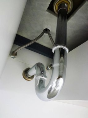 Banyoya boru döşendi.