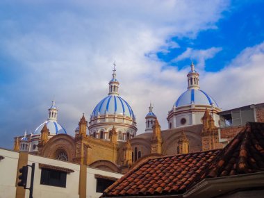 Cuenca, Ekvador: Kusursuz Gebelik Katedrali 'nin Kulesi ve Kubbeleri