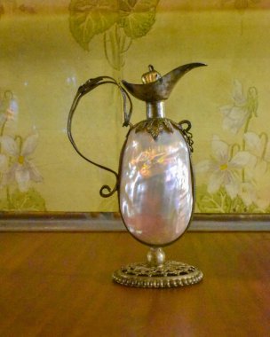 Cuenca, Ekvador; 10 Aralık 2019: Metalden yapılmış ve incinin anası