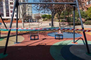 İspanya, Palencia 'da kapalı ve boş çocuk parkları Coronavirus, covid-19, kriz, 2020