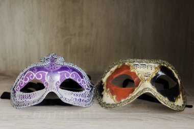 Kadın ve erkek Venedik karnaval maskeleri izole