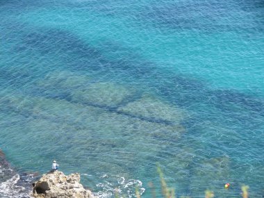 Uçsuz bucaksız turkuaz deniz ve insan