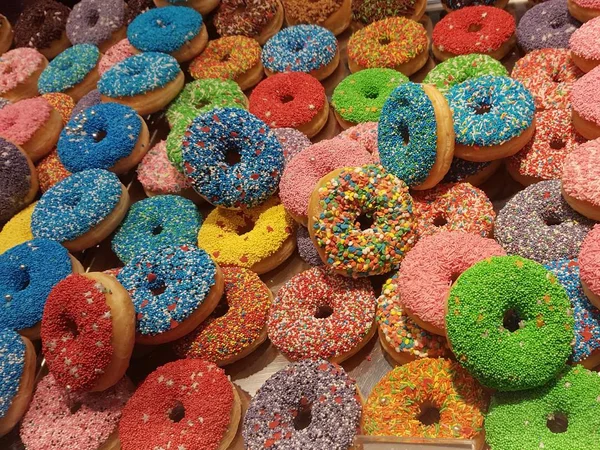 밝은 색깔의 도넛 — 스톡 사진