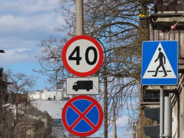 Yol işaretleri kümesi