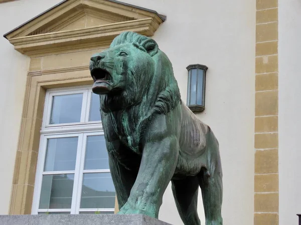 Lüksemburg 'da bakır aslan — Stok fotoğraf