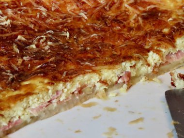 Ev yapımı Quiche Lorraine