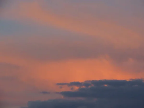 Dramático atardecer oscuro — Foto de Stock