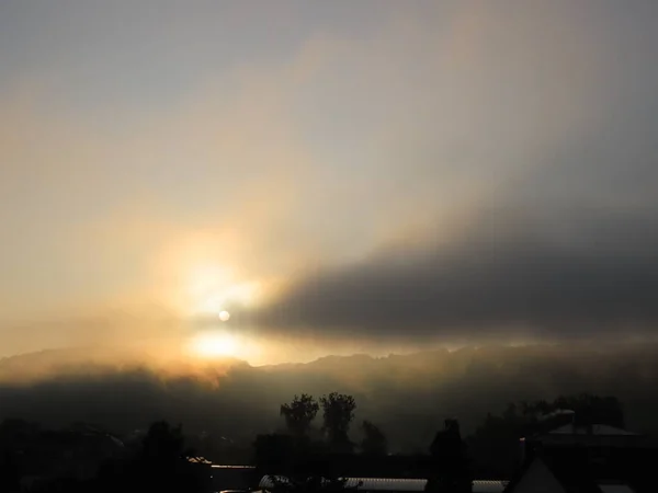 Niebla dorada mañana — Foto de Stock