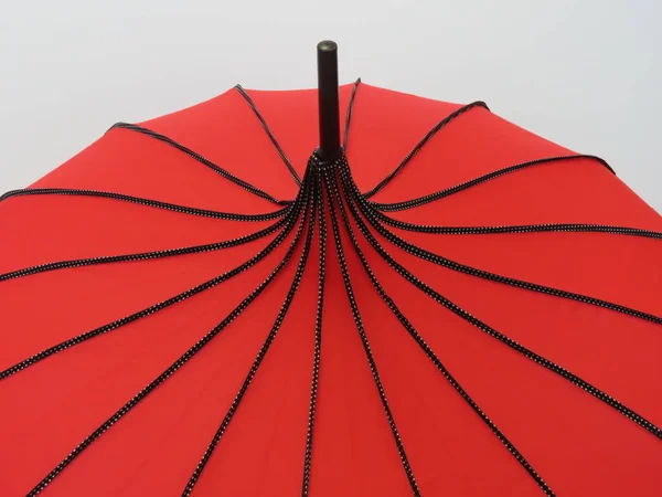 Kırmızı pagoda şemsiyesi — Stok fotoğraf