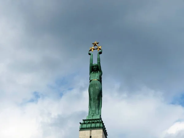 Riga 'daki özgürlük anıtı — Stok fotoğraf