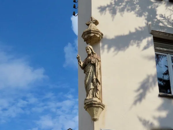 Estátua de um santo — Fotografia de Stock