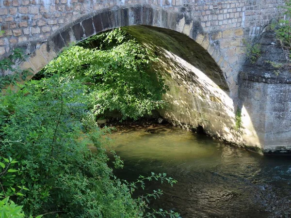 Středověký kamenný most — Stock fotografie