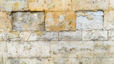Kale duvarındaki eski antika tuğlalar.