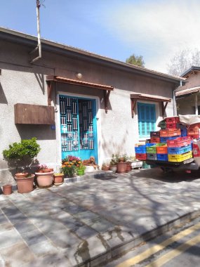 Renkli kutularla yoldan al