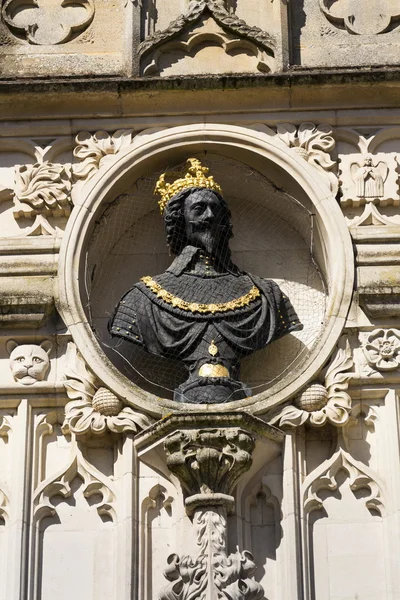 Busto réplica de Charles I en el mercado de la ciudad de Chichester Cruz en Chichester, West Sussex Inglaterra Reino Unido — Foto de Stock
