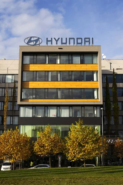Logotipo da empresa Hyundai na sede checa — Fotografia de Stock