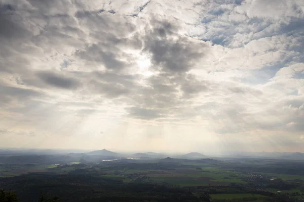 Panoramisch uitzicht vanaf de Jested berg in de buurt van Liberec in Tsjechië — Stockfoto