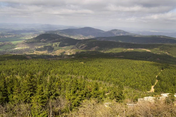 Панорамний вид з гори Jested поблизу Ліберець в Чехії — стокове фото