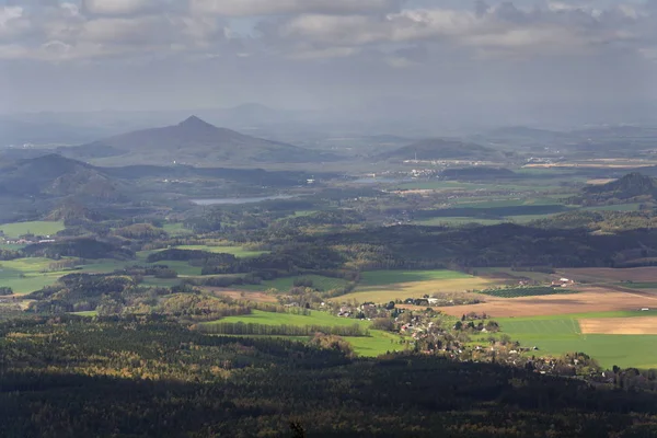 Panoramatický pohled z hory Ještěd u Liberce v České republice — Stock fotografie