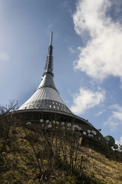 Телекоммуникационные передатчики башня на Jested, Либерец, Чехия — стоковое фото