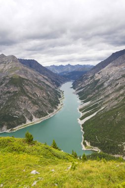Livigno göl Alps Mountains, Lombardy, İtalya için havadan görünümü