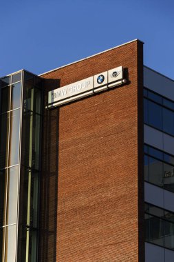 BMW grup şirket logosu üzerinde 16 Aralık 2016 üzerinde bina Prag, Çek Cumhuriyeti Çek Genel Müdürlük. 