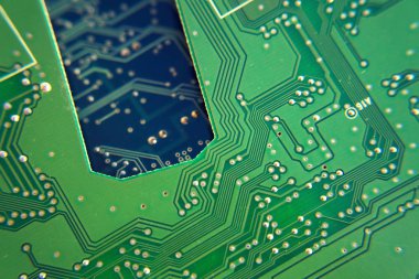 Filtre uygulanmış yeşil bilgisayar anakart devre mavi anakart delik yukarıda