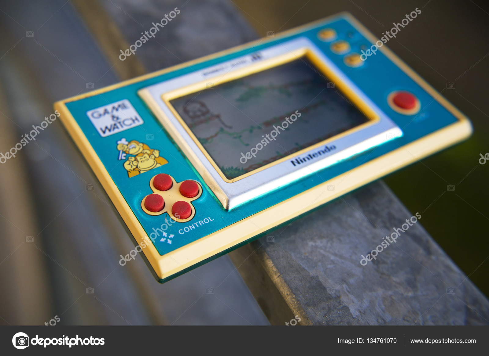 Mountaineer Tilbageholdelse Tårer Vintage handheld electronic Nintendo game Donkey Kong JR. – Stock Editorial  Photo © josekube #134761070